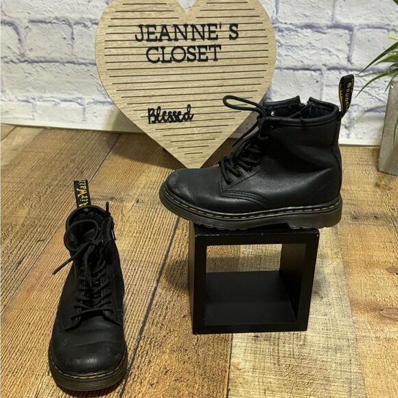 Dr Martens 1460 Soft T Leather Lace Up Boots Black Booties youth 
Size 10 - Picture 2 of 8